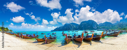 Fotomural Traditional thai boat on Phi Phi Don