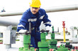 © zorandim75 - Worker closes the valve on the oil pipeline