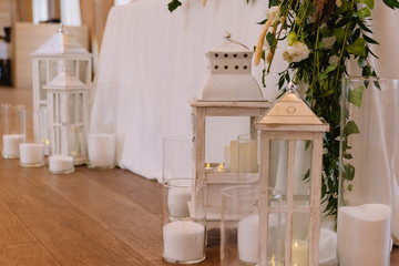 Poster - Decoration of a reception: white cloths and white lamps