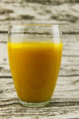 Poster - Jus de mangue dans un verre