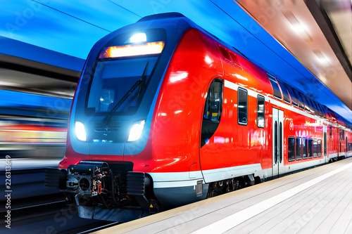 Fotomural High speed train at railway station platform at night