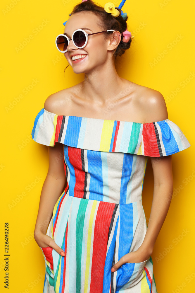 Fashion cool girl posing in sunglasses on yellow background. - obrazy, fototapety, plakaty 
