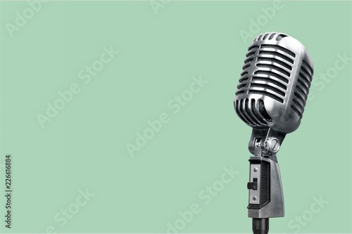 Obrazy mikrofon  mikrofon-w-stylu-retro-na-tle