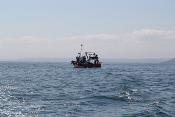 BATEAU DE PECHEUR EN MER