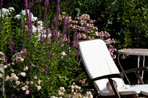 Liegestuhl Im Garten Buy This Stock Photo And Explore Similar