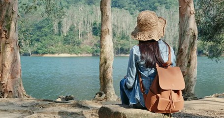 Canvas Print - Woman enjoy the view of the landscape