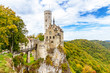 Schloss Lichtenstein im Herbst auf der schwäbische Alb