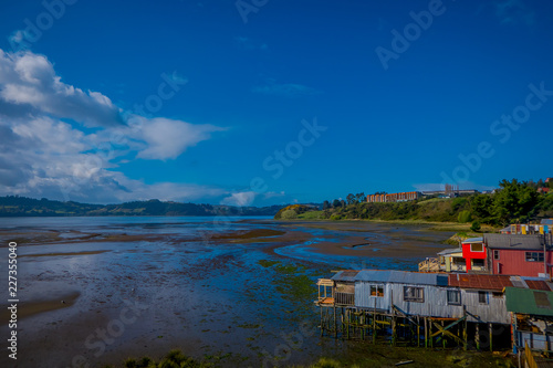 Fotografía Outdoor view of beautiful coorful wooden houses on stilts palafitos, in a low ti