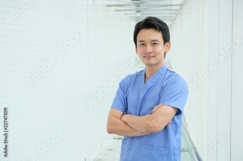 腕組みする男性 Stock 写真 Adobe Stock 腕組みする男性 Stock 写真 Adobe Stock