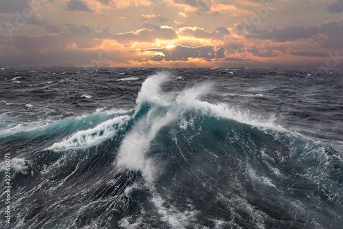 Fotografía sea wave during storm in atlantic ocean