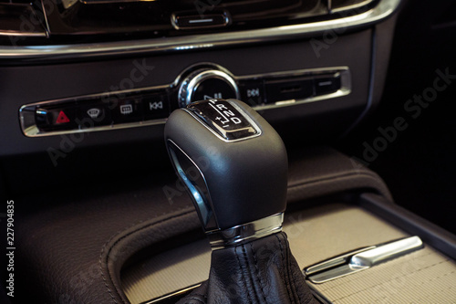 Automatic Gear Stick With Manual Selection Option Modern
