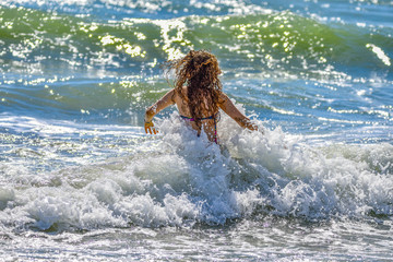 Wall Mural - girl in the sea