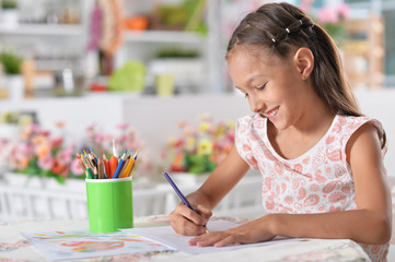 Wall Mural - Portrait of a cute little girl drawing