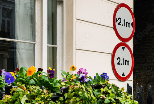 Fotografia, Obraz Signs in London street - Width and height of vehicles not more than 2