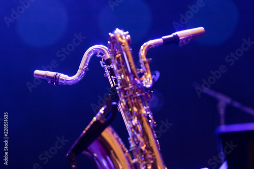 Fotografie, Obraz A base clarinet and a baritone saxophone sharing a stage in blue stage lights