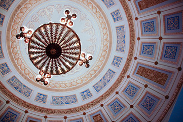  Gorgeous, large chandelier.