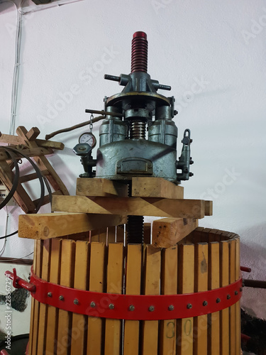 Weinpresse In Einer Bodega La Geria Lanzarote Kaufen Sie Dieses Foto Und Finden Sie Ahnliche Bilder Auf Adobe Stock Adobe Stock