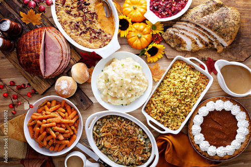 Fotografía Thanksgiving table with turkey and sides