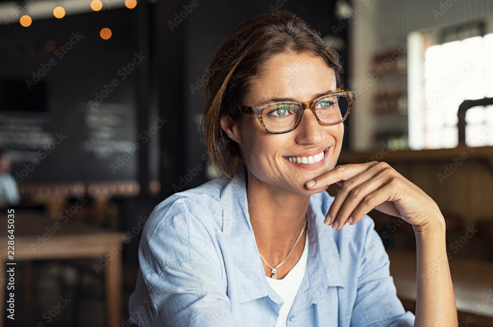 Smiling woman wearing spectacles - obrazy, fototapety, plakaty 