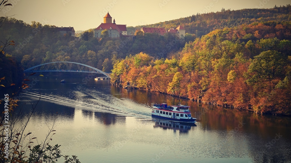 Obraz na płótnie Castle Veveri - City of Brno, Czech Republic - Europe. Beautiful autumn landscape with castle. Brno dam with boat and sunset at the golden hour. Autumn season October. w salonie