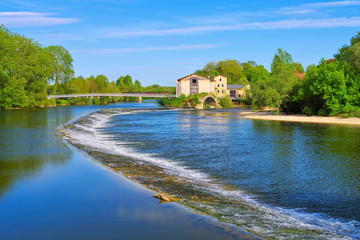 Canvas Print - Dole roemische Bruecke und Fluss Doubs  in Frankreich - Dole old roman bridge and river Doubs