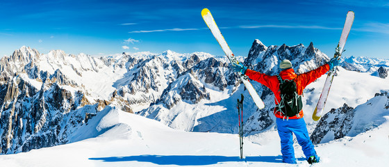 Fototapete - Skiing Vallee Blanche Chamonix with amazing panorama of Grandes Jorasses and Dent du Geant from Aiguille du Midi, Mont Blanc mountain, Haute-Savoie, France