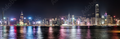 Fotografía Hong Kong skyline at night. Panorama
