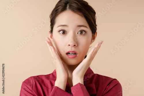 驚く女性 Stock 写真 Adobe Stock 驚く女性 Stock 写真 Adobe Stock