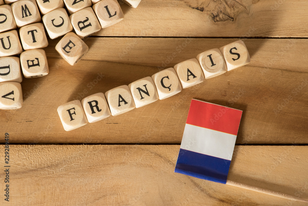 Flagge von Frankreich und das Wort Französisch  - obrazy, fototapety, plakaty 