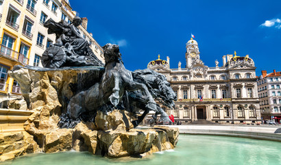 Wall Mural - The Fontaine Bartholdi and Lyon City Hall on the Place des Terreaux, France