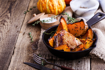 Wall Mural - Roasted chicken thighs with sliced butternut squash pumpkin and fresh thyme