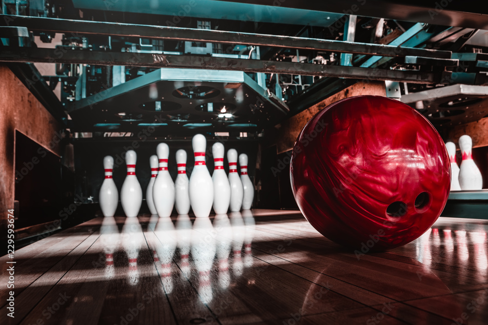 bowling ball and pins - obrazy, fototapety, plakaty 
