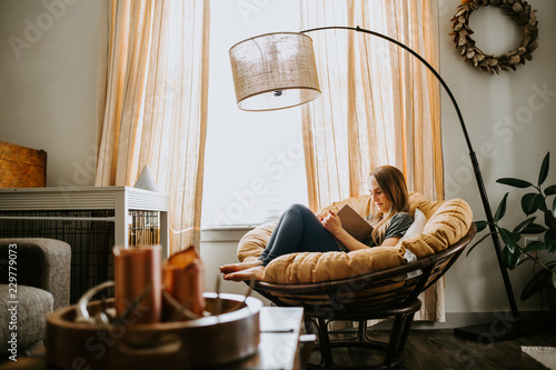 Woman Reading at home Poster Mural XXL