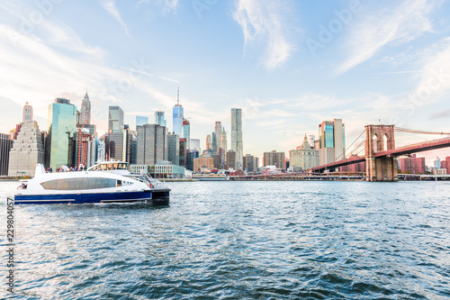 Fotomural View of outside outdoors in NYC New York City Brooklyn Bridge Park by east river