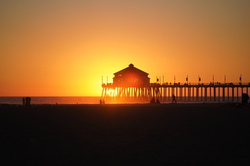 Canvas Print - sunset behind pier
