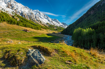 Wall Mural - Erster Schnee im Pfossental