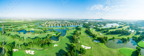 Obrazy golf  zdjecie-lotnicze-lasu-i-pola-golfowego