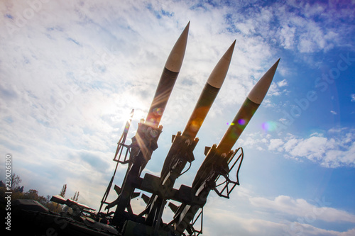 Fotografía war and weapon - army artillery - tactical ground-air ballistic missiles on the