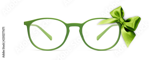 Cuadros en Lienzo christmas eyeglasses gift card, green spectacles and green ribbon bow, isolated