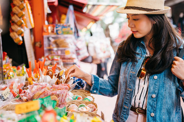 Wall Mural - lady choosing sweets at the candy vendor