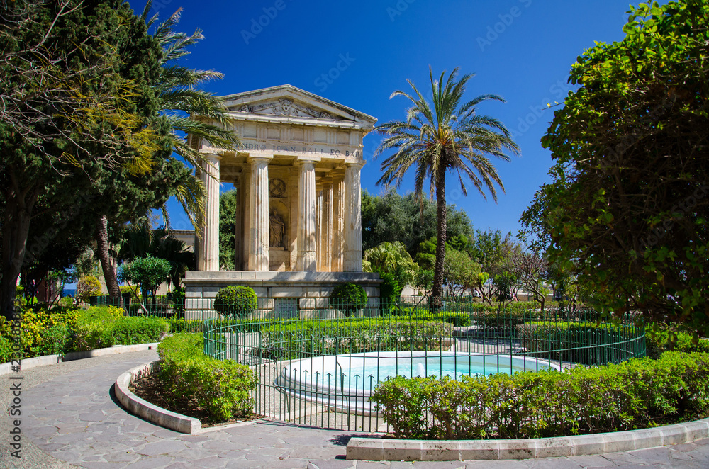 Obraz na płótnie Monument to Alexander Ball in Lower Barrakka Gardens, Valletta, Malta w salonie