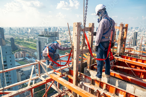Cuadros en Lienzo Construction worker wear standard personal protective equipment dismantle steel