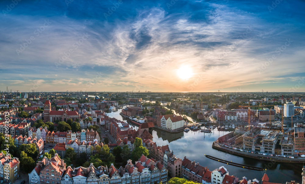 Obraz na płótnie Panorama of Gdańsk in the morning aerial view w salonie