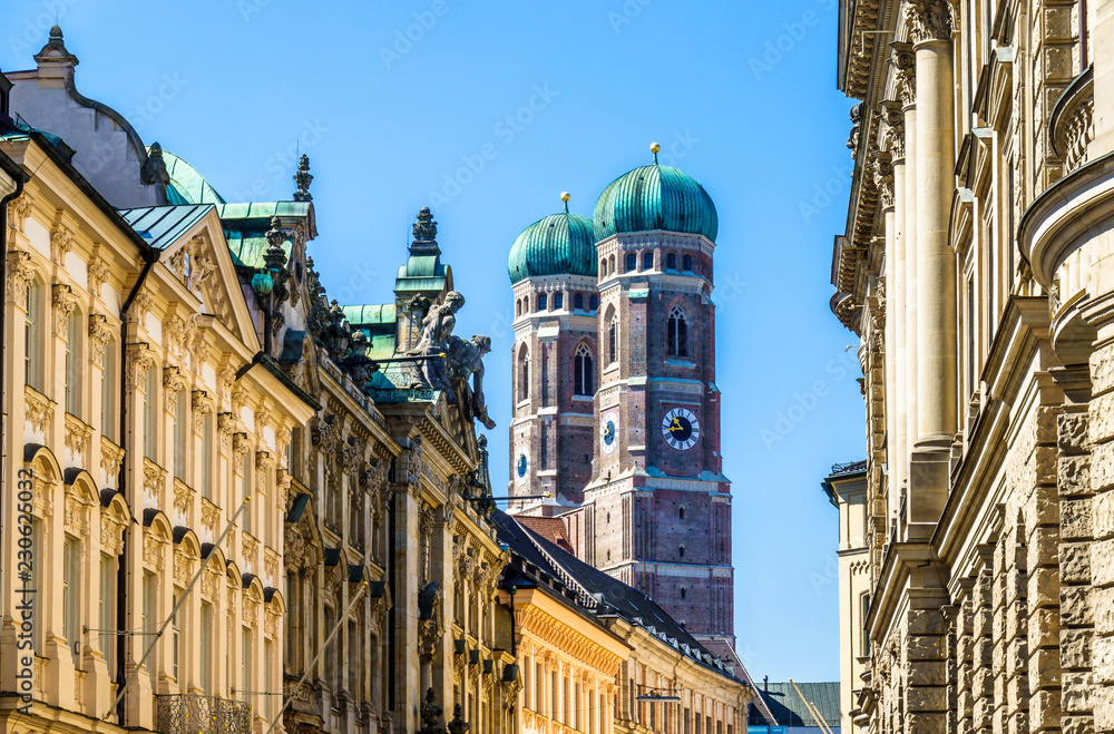 Famous Munich Cathedral - Liebfrauenkirche - obrazy, fototapety, plakaty 