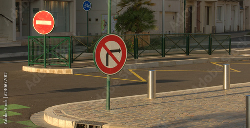 Fotomural panneaux de signalisation en ville