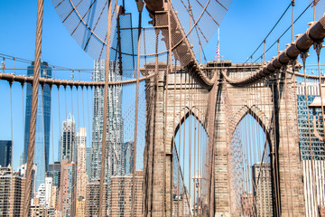 Wall Mural - The scenic Brooklyn Bridge with the skyline of Manhattan in the background in New York City, USA
