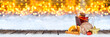 Glühwein lebkuchen und weihnachten dekoration auf schnee vor bokeh lichterhintergrund / hot spiced wine on christmas xmas market snow bokeh background with many lights ice blue snow