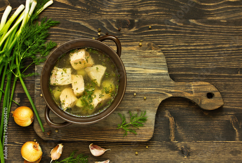 Fotografía fish soup with ingredients and spices for cooking.