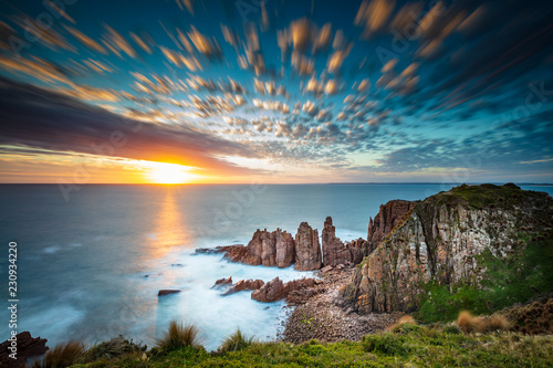 Dramatic long exposure image of the sunset overlooking the Pinnacles a famous ro Tableau sur Toile