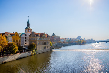 Sticker - Vue sur la vieille ville depuis le Pont Charles à Prague